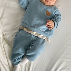 Baby set: sweatshirt and sweatpants